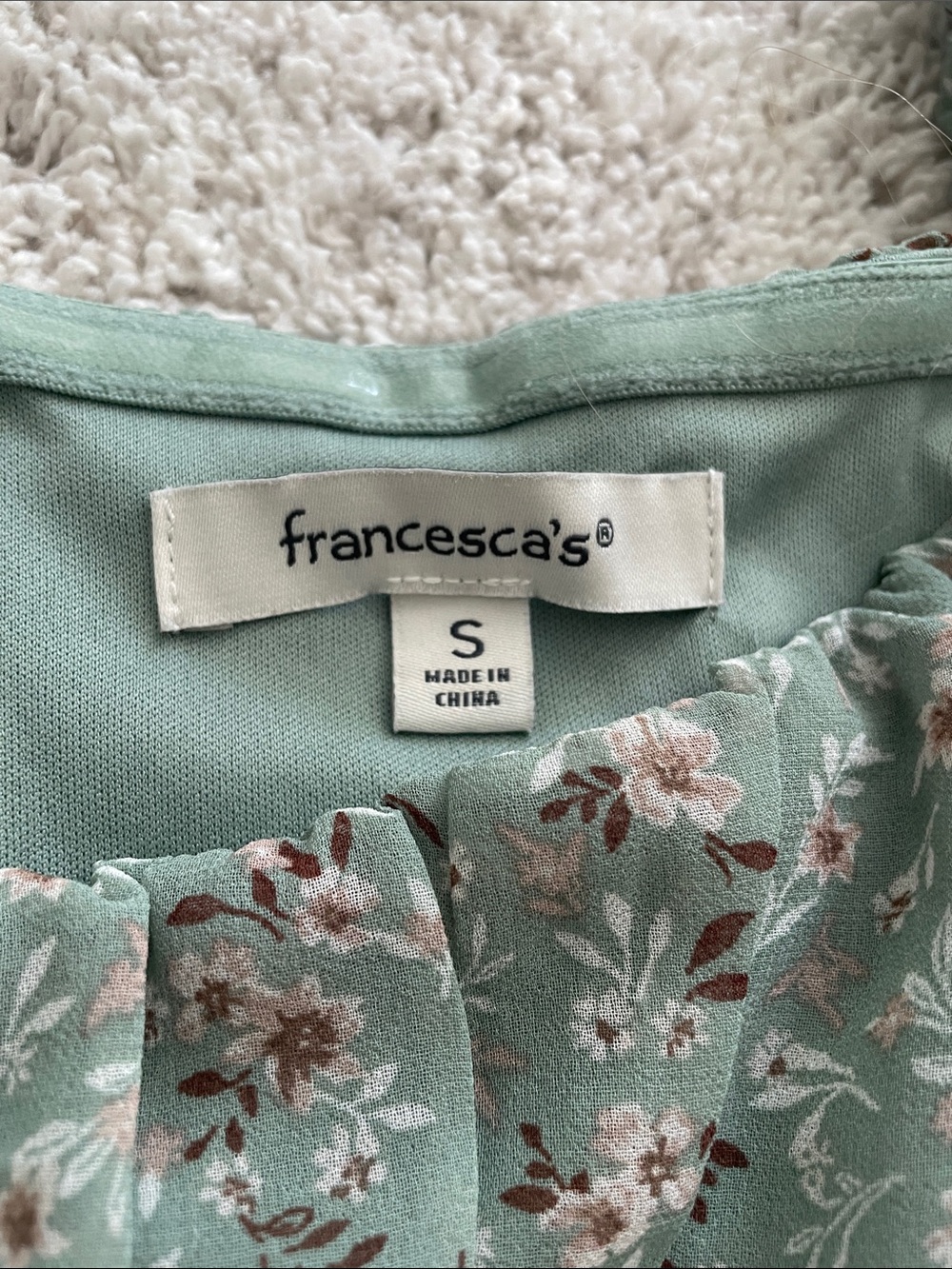 Francesca's Collections Green Floral Puff-Sleeve Romper - Picture 2 of 6